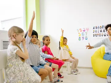 Niños y niñas en el colegio Niños y niñas en el colegio