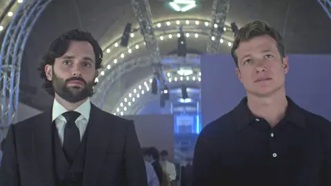 Joe y Rhys en 'You' temporada 4 Joe y Rhys en 'You' temporada 4