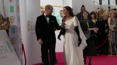 Kate Middleton le da una palmada en el trasero al príncipe Guillermo ante los rumores de infidelidad