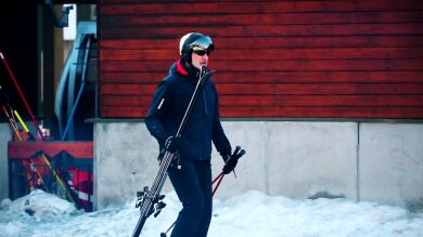 El rey Felipe VI, de escapada de esquí en Baqueira Beret con un traje valorado en 1500 euros