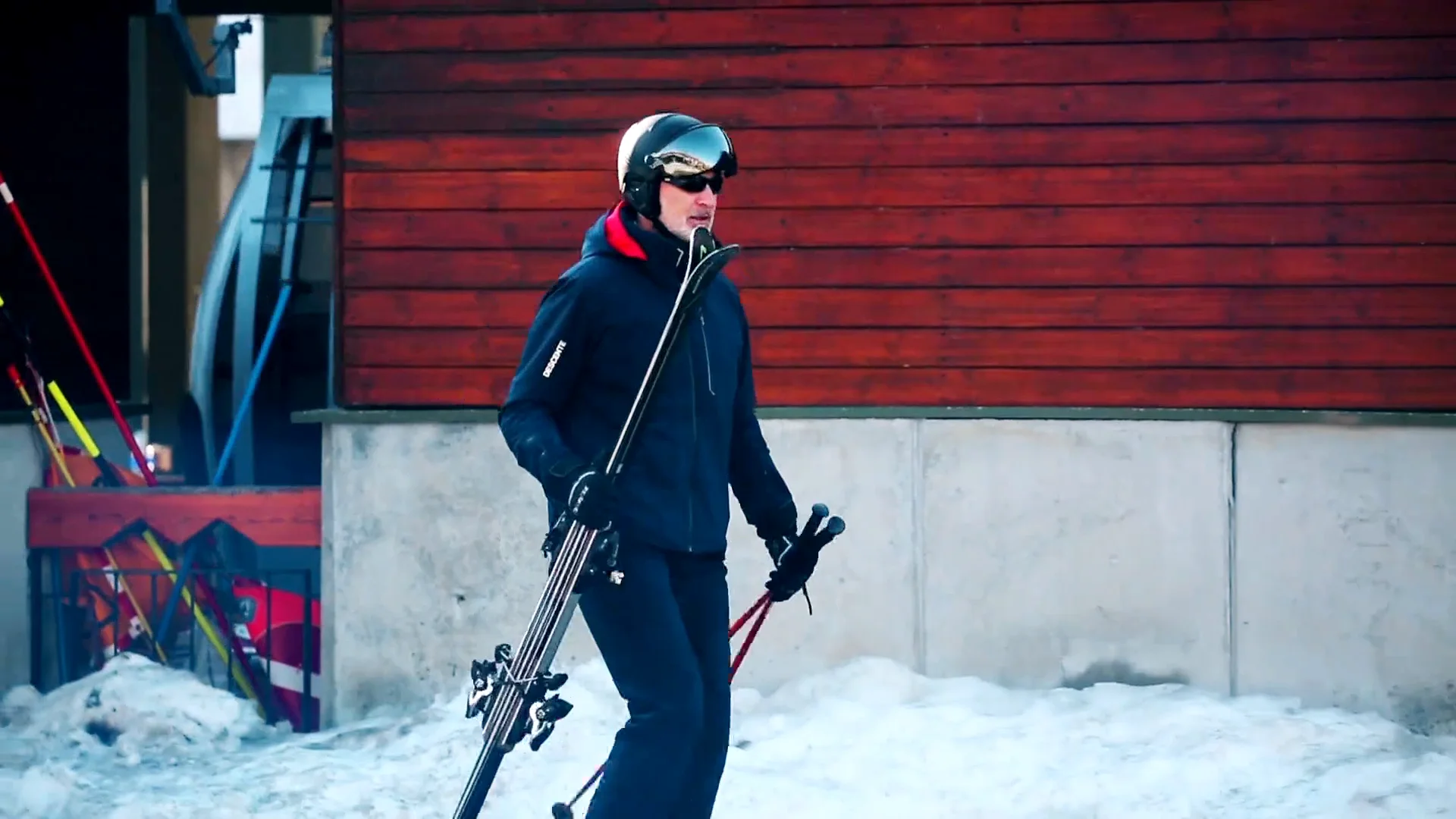 El rey Felipe VI, de escapada en Baqueira Beret cuatro a&ntilde;os despu&eacute;s y con un traje valorado en 1500 euros