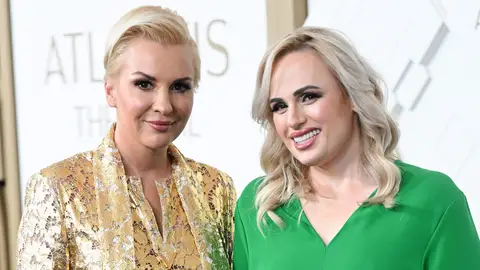 Rebel Wilson y su prometida Ramona Agruma Rebel Wilson y su prometida Ramona Agruma