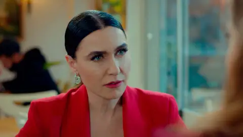 Ropa, peluquería y mucho maquillaje: estos han sido los consejos de Ender a Yildiz para que conquiste a su marido Ropa, peluquería y mucho maquillaje: estos han sido los consejos de Ender a Yildiz para que conquiste a su marido