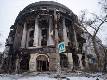 Un edificio bombardeado en Bajmut, Ucrania