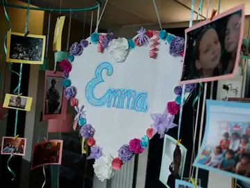 Cartel en recuerdo de Enma Cartel en recuerdo de Enma