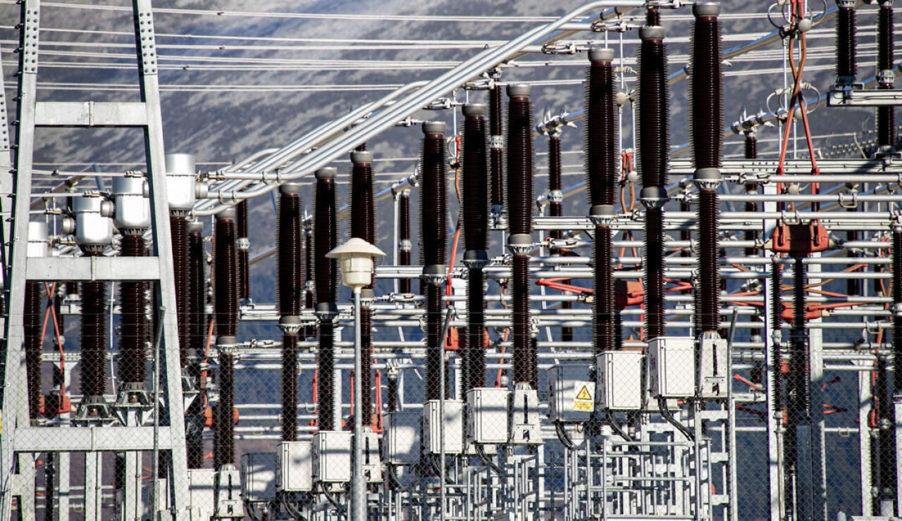 Una central el&eacute;ctrica en Zaragoza