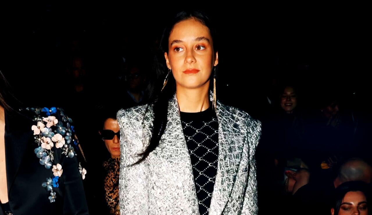 ¡Un look brillante! Victoria Federica, deslumbrante con un outfit metalizado en la Madrid Fashion Week