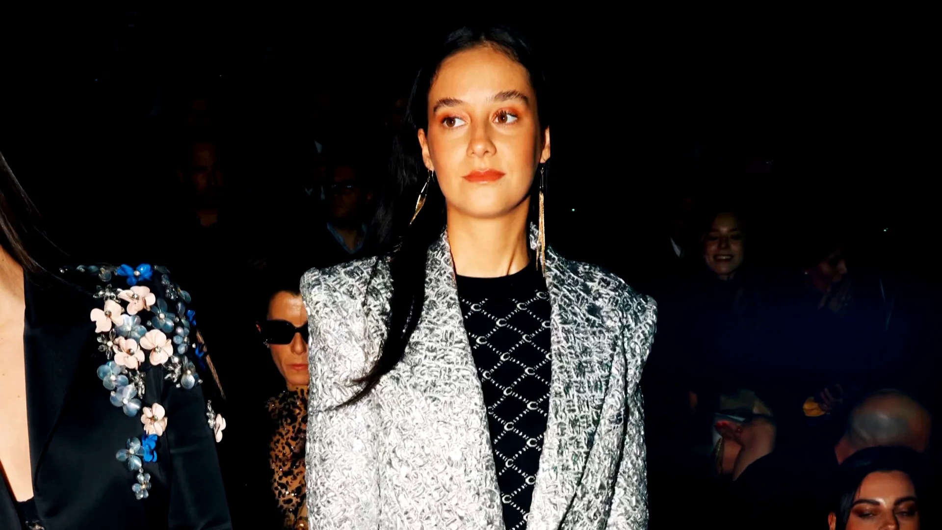 ¡Un look brillante! Victoria Federica, deslumbrante con un outfit metalizado en la Madrid Fashion Week ¡Un look brillante! Victoria Federica, deslumbrante con un outfit metalizado en la Madrid Fashion Week