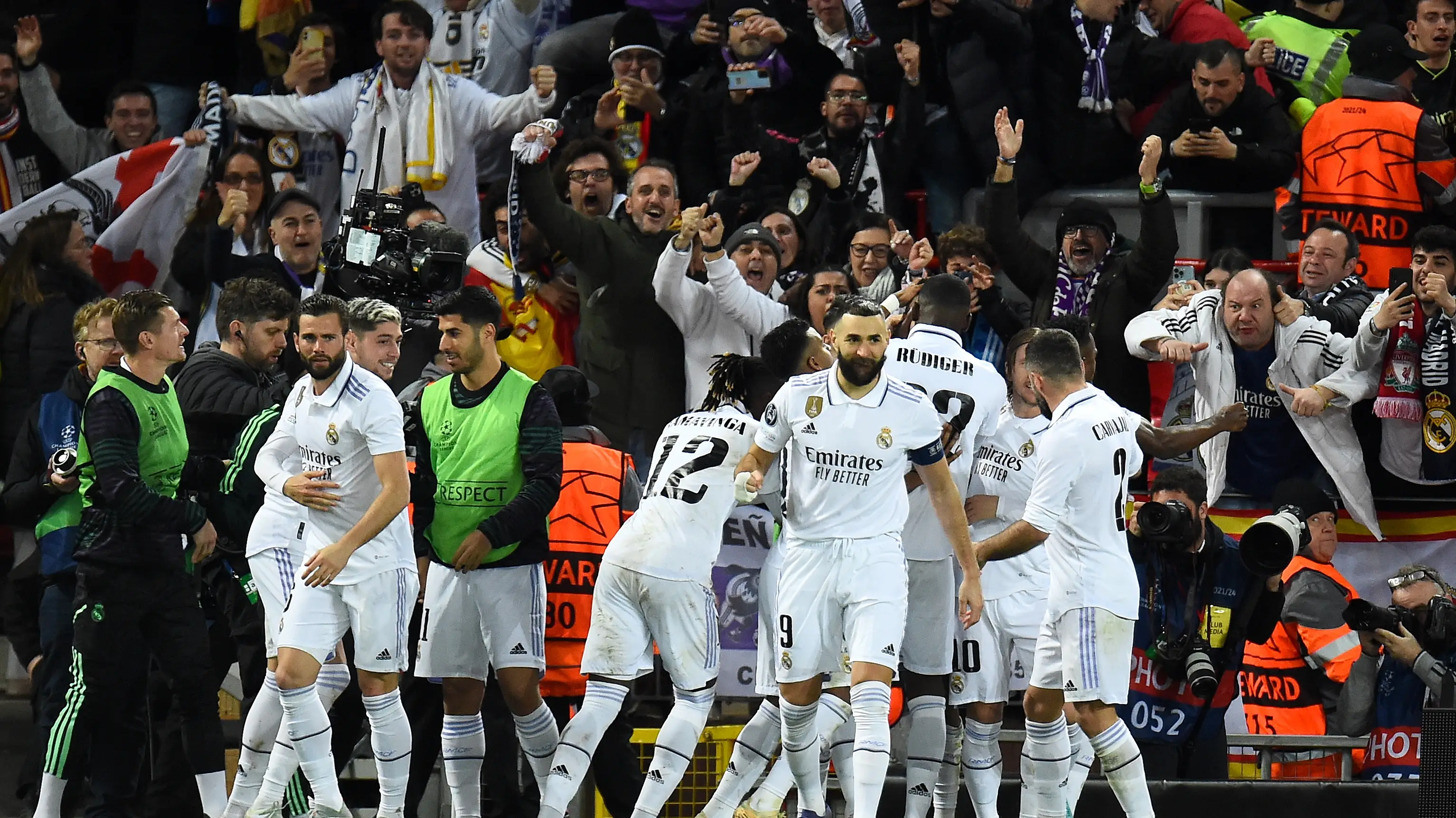 Los jugadores del Real Madrid celebran el gol de Militao ante el Liverpool Los jugadores del Real Madrid celebran el gol de Militao ante el Liverpool
