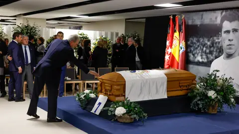 Andoni Goikoetxea da su último adiós a Amancio Amaro Andoni Goikoetxea da su último adiós a Amancio Amaro