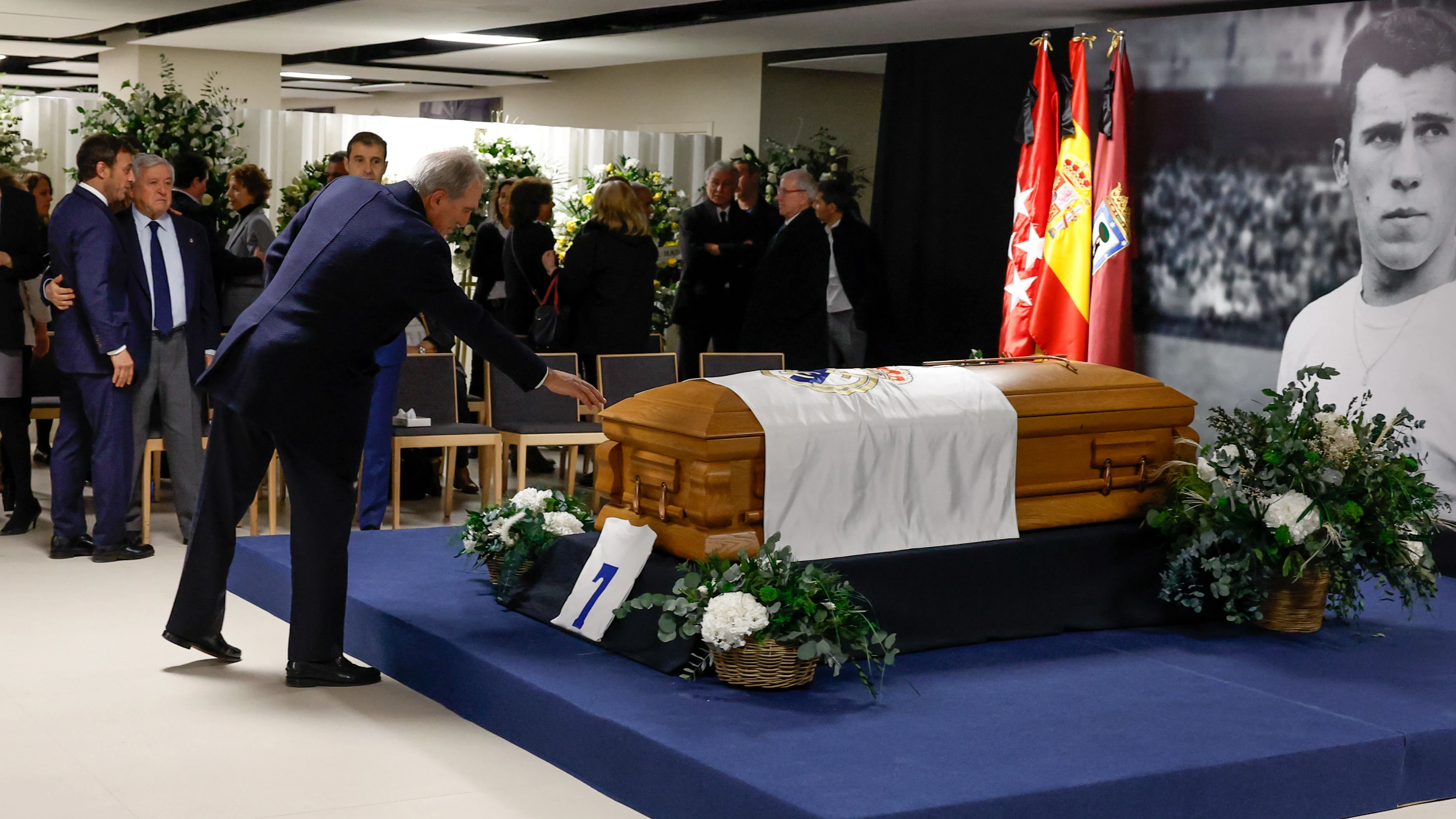Andoni Goikoetxea da su último adiós a Amancio Amaro Andoni Goikoetxea da su último adiós a Amancio Amaro