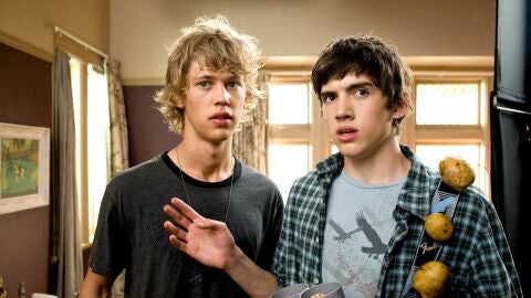 Austin Butler en 'Pequeños Invasores'