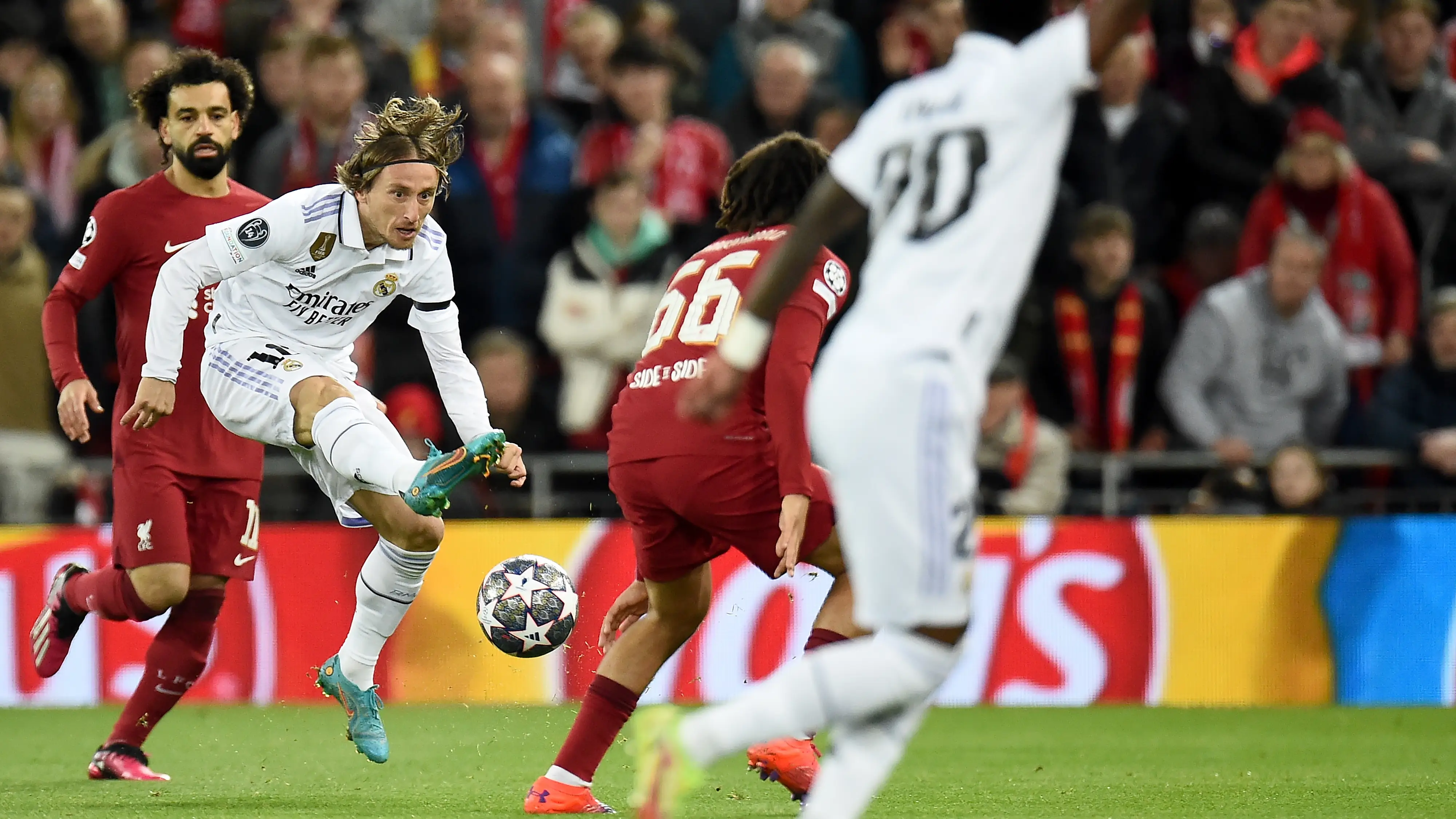 Luka Modric, en acción ante el Liverpool en Anfield Luka Modric, en acción ante el Liverpool en Anfield