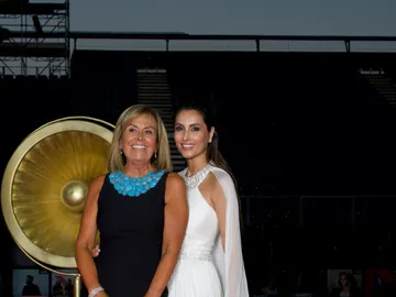 Paloma Cuevas y la diseñadora Rosa Clará Paloma Cuevas y la diseñadora Rosa Clará
