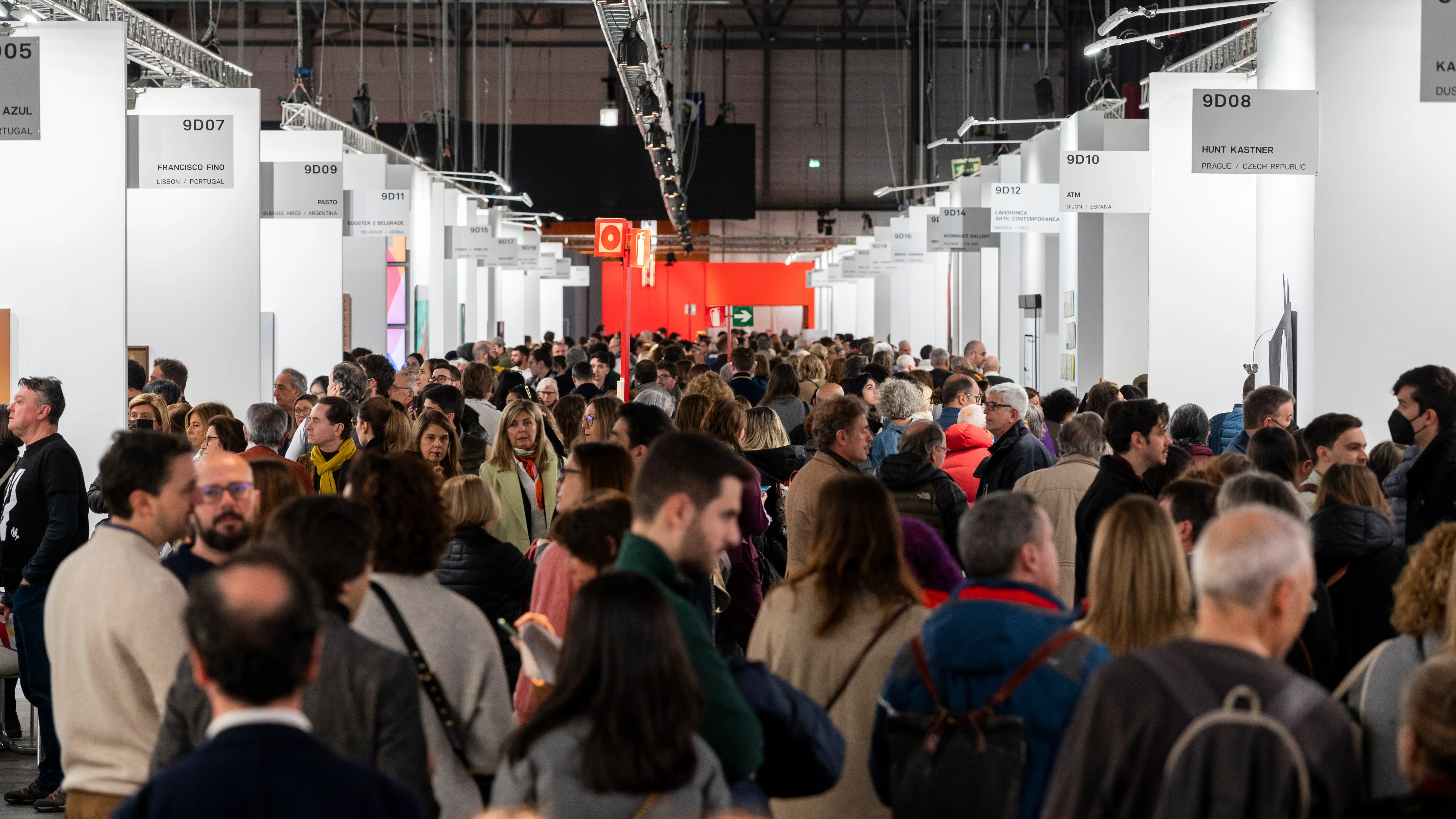 Numerosas personas visitan ARCOmadrid 2023, este sábado en el recinto ferial de Ifema. Numerosas personas visitan ARCOmadrid 2023, este sábado en el recinto ferial de Ifema.