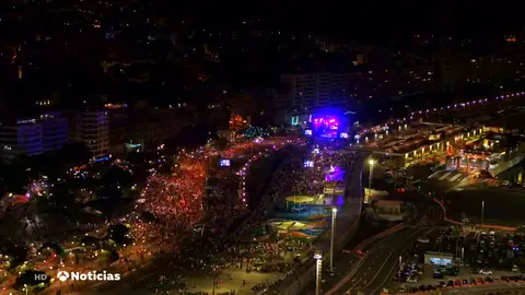 Más de 400.000 personas bailan a ritmo de carnaval en Santa Cruz de Tenerife en una jornada de récord Más de 400.000 personas bailan a ritmo de carnaval en Santa Cruz de Tenerife en una jornada de récord