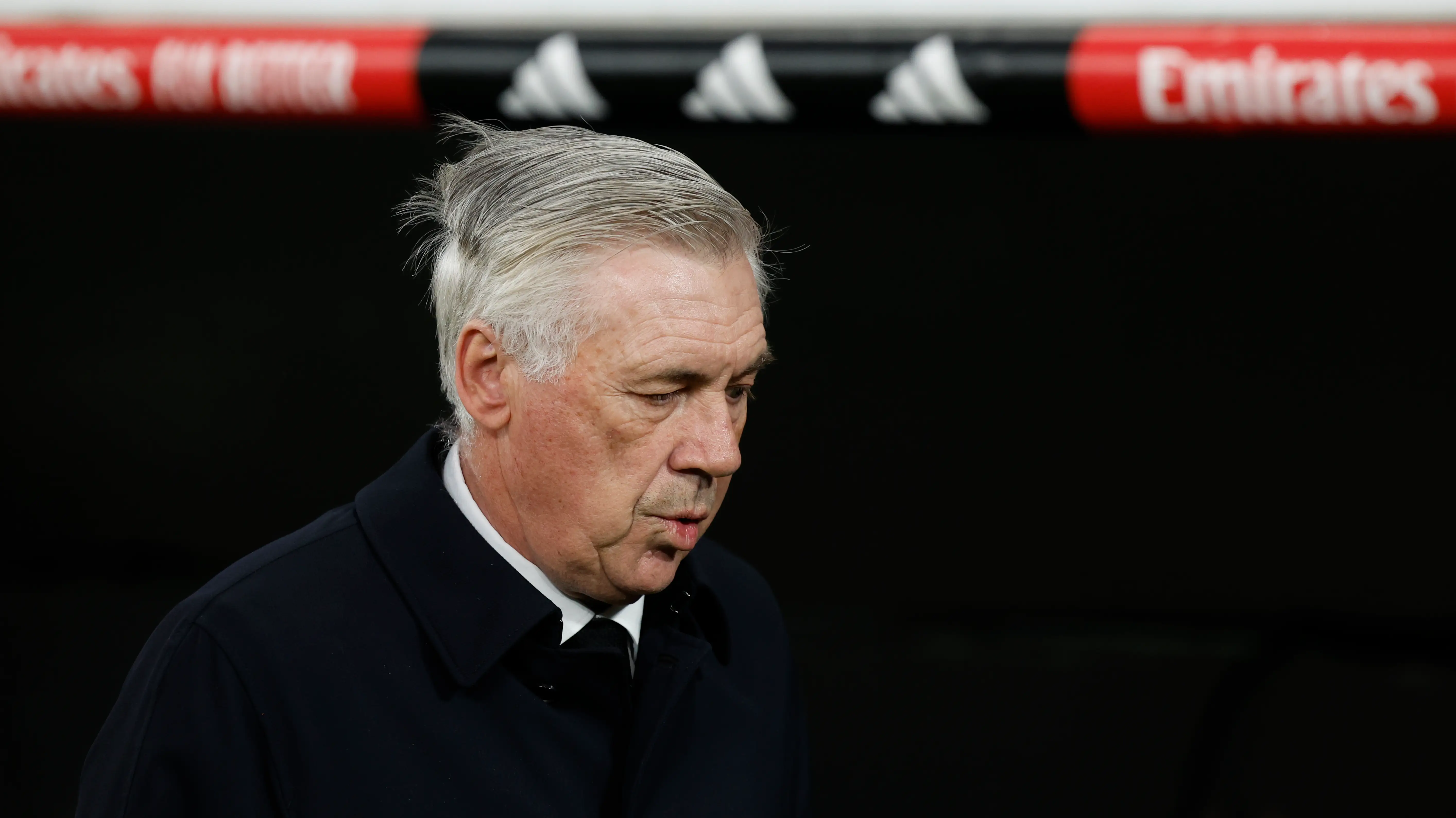 Carlo Ancelotti en el banquillo antes del Real Madrid - Atlético Carlo Ancelotti en el banquillo antes del Real Madrid - Atlético