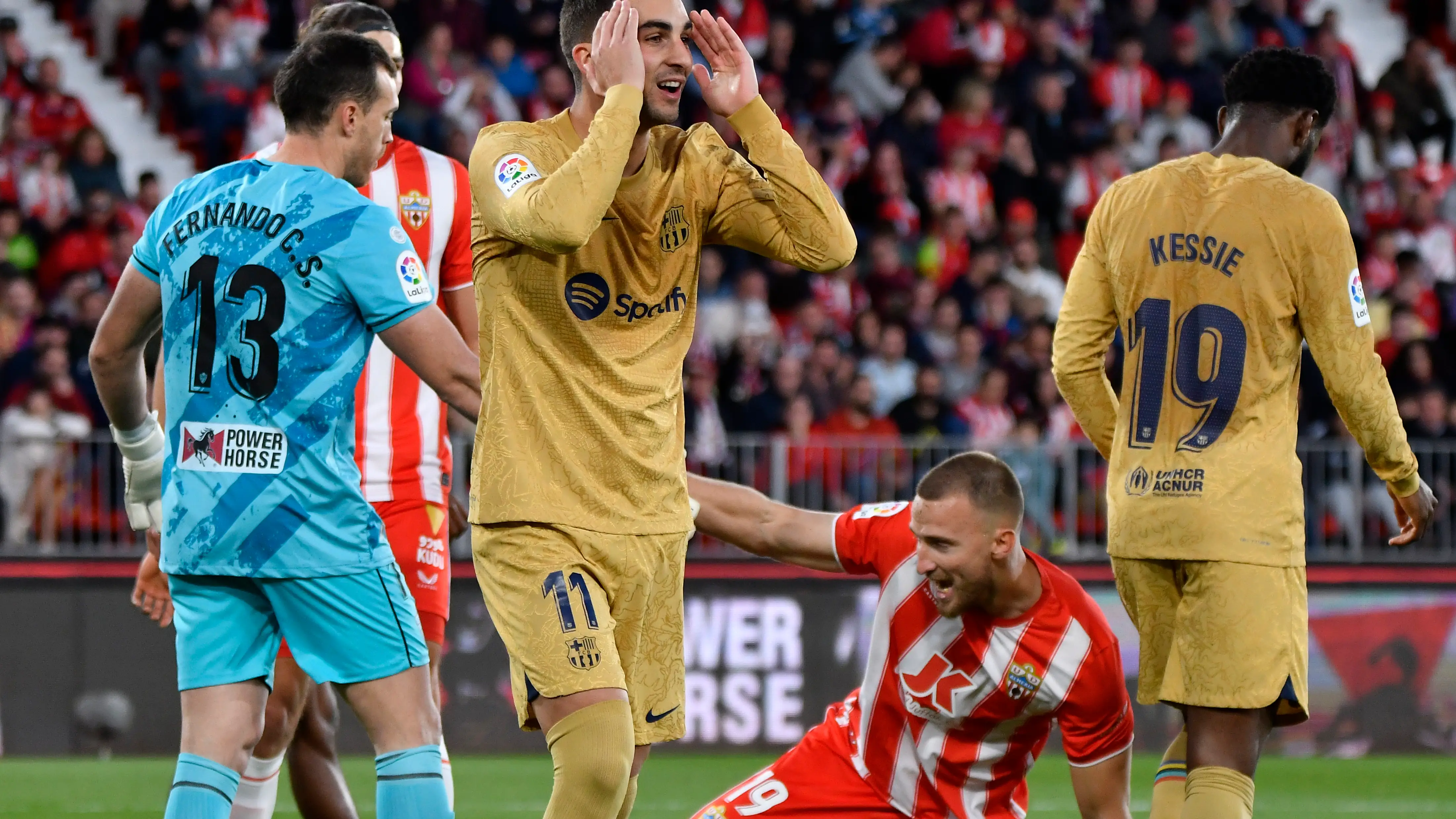 Ferran Torres se desespera tras una ocasi&oacute;n del Bar&ccedil;a ante el Almer&iacute;a