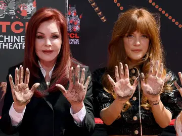 Priscilla Presley y su nieta, Riley Keough Priscilla Presley y su nieta, Riley Keough