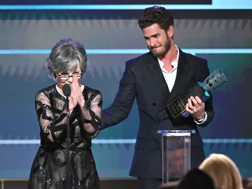 Sally Field y Andrew Garfield en los SAG Awards Sally Field y Andrew Garfield en los SAG Awards