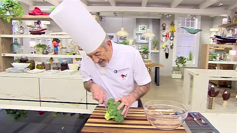 El truco de Arguiñano para aprovechar el tronco del brócoli: “Tiene un montón de alimento” El truco de Arguiñano para aprovechar el tronco del brócoli: “Tiene un montón de alimento”