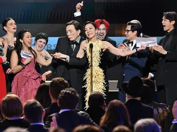 El equipo de 'Todo a la vez en todas partes' gana en los SAG Awards El equipo de 'Todo a la vez en todas partes' gana en los SAG Awards