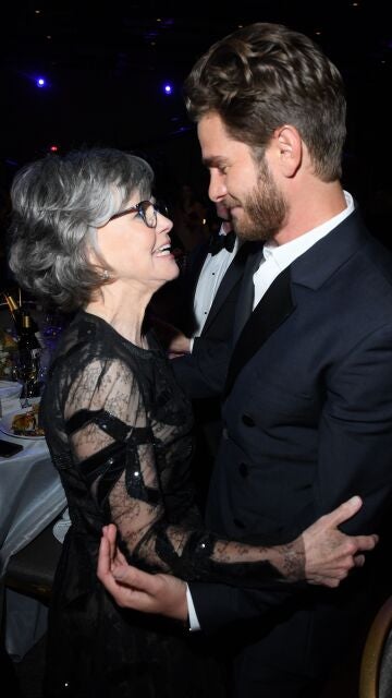 Andrew Garfield y Sally Field en los SAG Awards