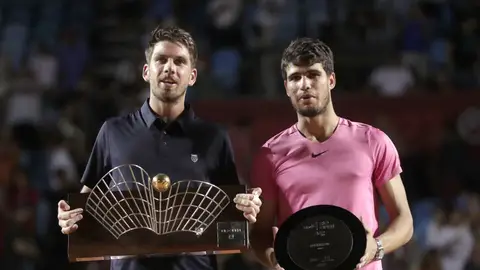 Carlos Alcaraz, junto a Cameron Norrie tras la final del Rio Open Carlos Alcaraz, junto a Cameron Norrie tras la final del Rio Open