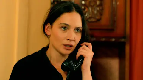 Betül llama a Füsum y le confiesa que ha huido a Alepo… ¡Quiere que se lo diga a Sermin! Betül llama a Füsum y le confiesa que ha huido a Alepo… ¡Quiere que se lo diga a Sermin!