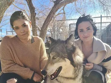 Las hermanas Madison de la Garza y Demi Lovato Las hermanas Madison de la Garza y Demi Lovato