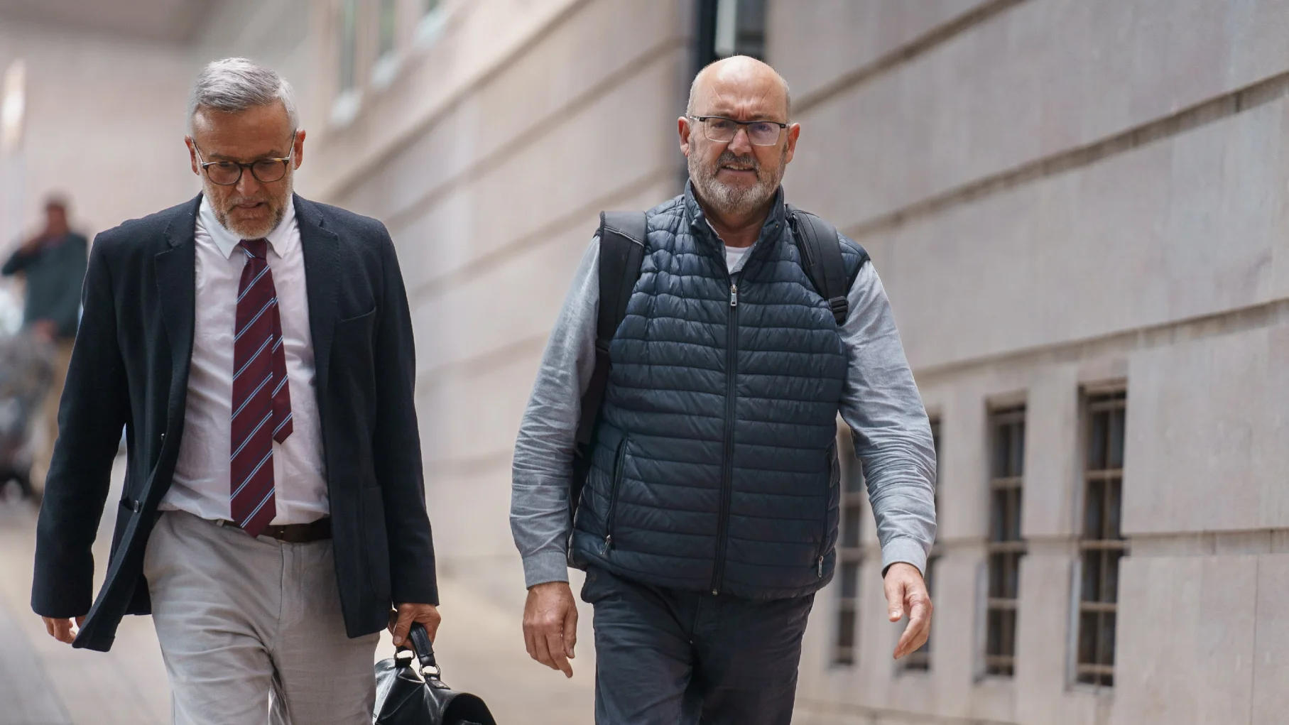 l exdiputado nacional del PSOE Juan Bernardo Fuentes junto a su abogado Raúl Miranda l exdiputado nacional del PSOE Juan Bernardo Fuentes junto a su abogado Raúl Miranda