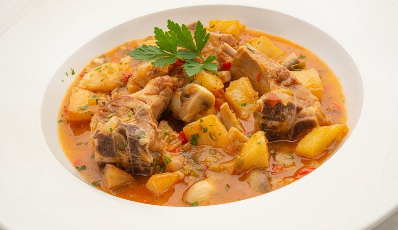 Karlos Arguiñano: receta de guiso de cordero con patatas y champiñones