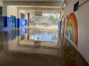 Colegio desalojado de Ourense por la caída de un muro