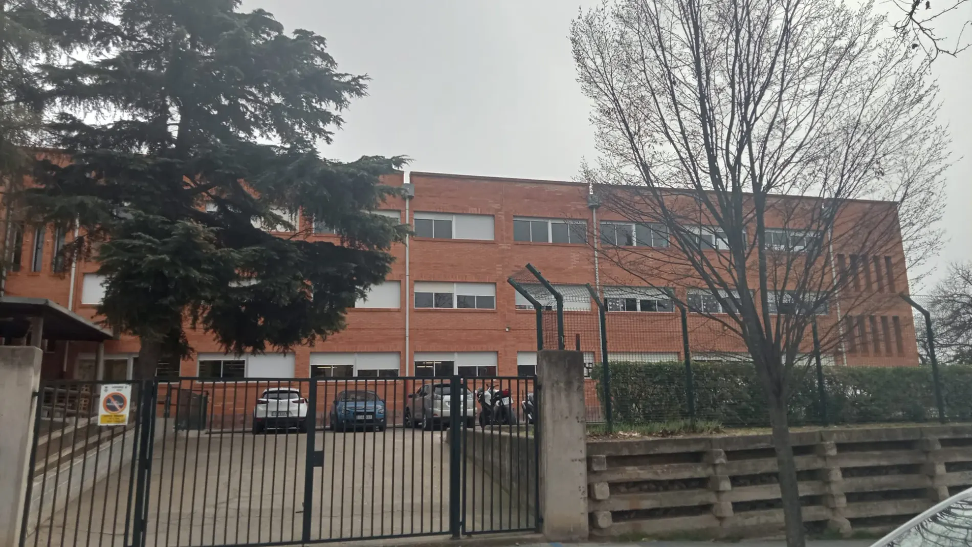 Cinco menores detenidos tras una presunta agresión sexual dentro de un aula  en instituto de Rubí