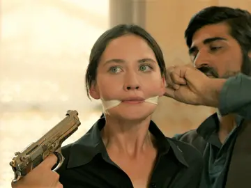 ¡Detienen a Betül!: Züleyha y sus amigos la acorralan en su escondite ¡Detienen a Betül!: Züleyha y sus amigos la acorralan en su escondite