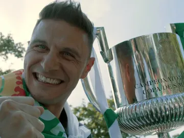 Joaquín y la victoria en la Copa del Rey: lágrimas, emoción y el amor de su familia Joaquín y la victoria en la Copa del Rey: lágrimas, emoción y el amor de su familia