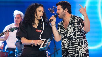 El espectáculo de Rosa López junto a Taburete al ritmo de ‘Caminito a motel’