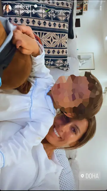 Ana Boyer, junto a su hijo en Doha Ana Boyer, junto a su hijo en Doha