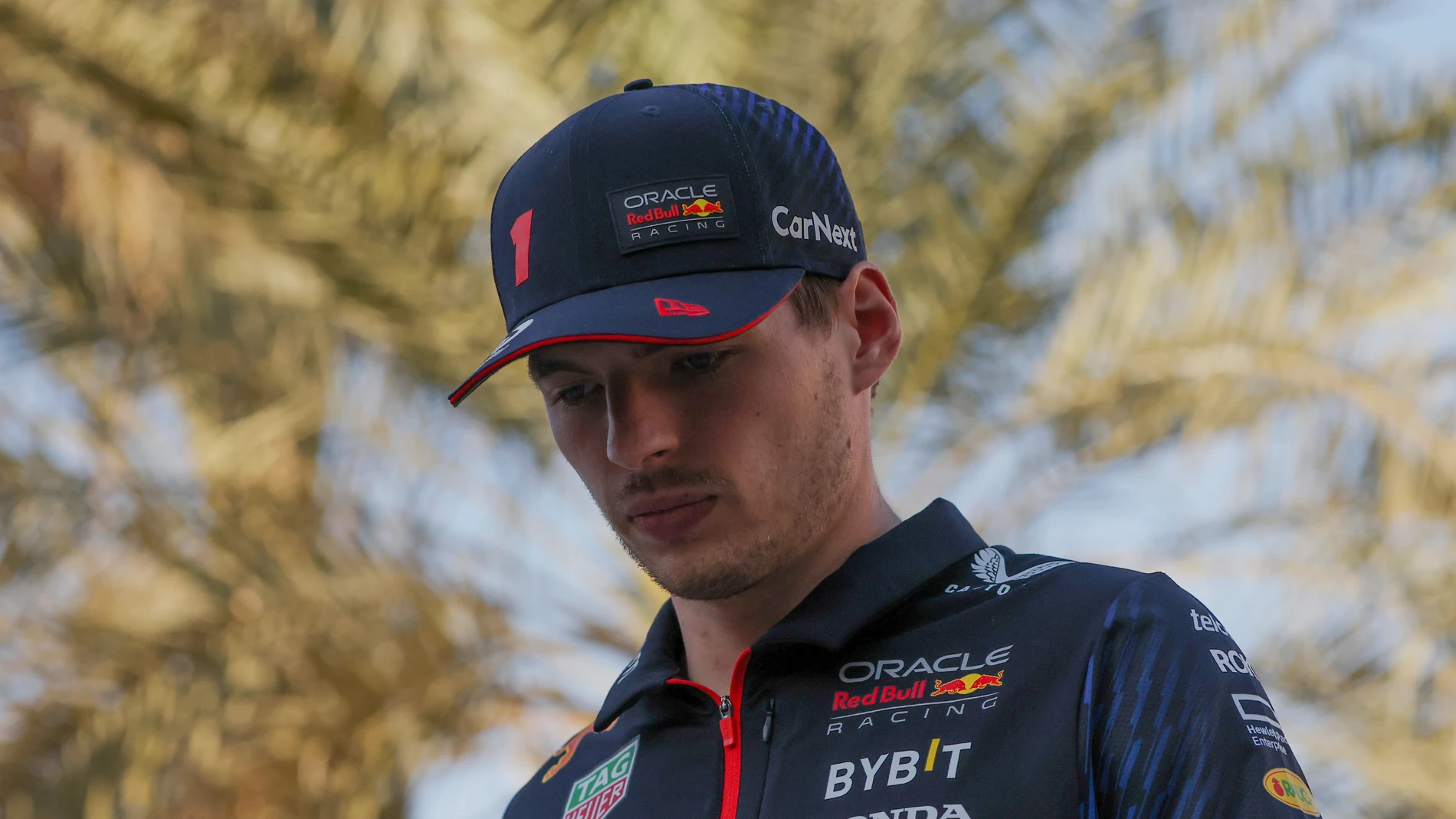 Max Verstappen llegando al trazado de Sakhir