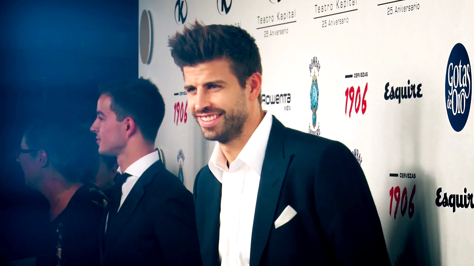 Piqu&eacute; recibe una oferta de patrocinio de una red social para mantener aventuras extramatrimoniales