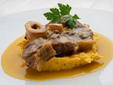 Receta f&aacute;cil y de origen italiano, de Argui&ntilde;ano: ossobuco con polenta