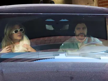 Piqué y Clara Chía en el coche Piqué y Clara Chía en el coche