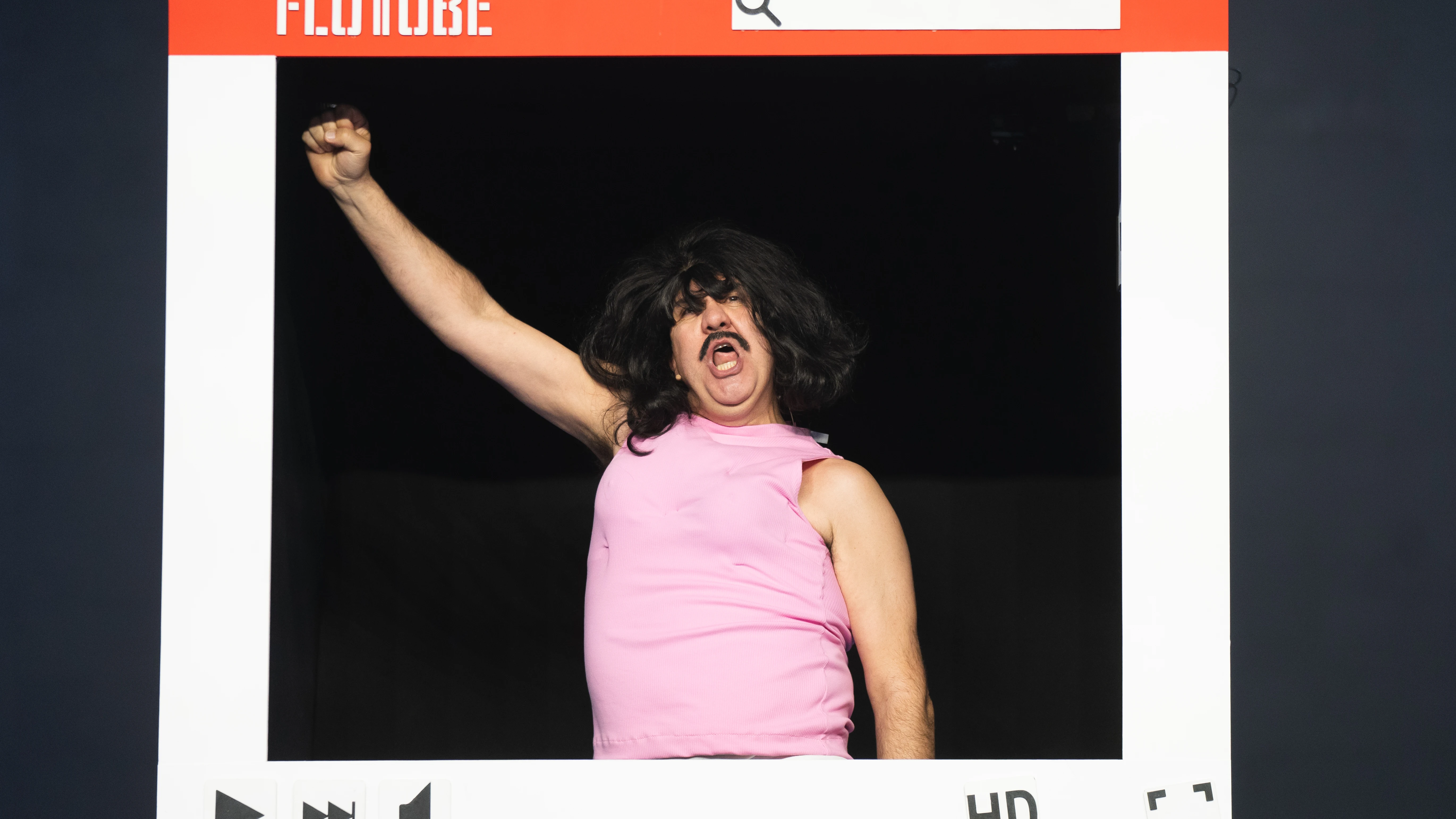 El divertido show de Florentino Fern&aacute;ndez convertido en Freddie Mercury que se har&aacute; viral 