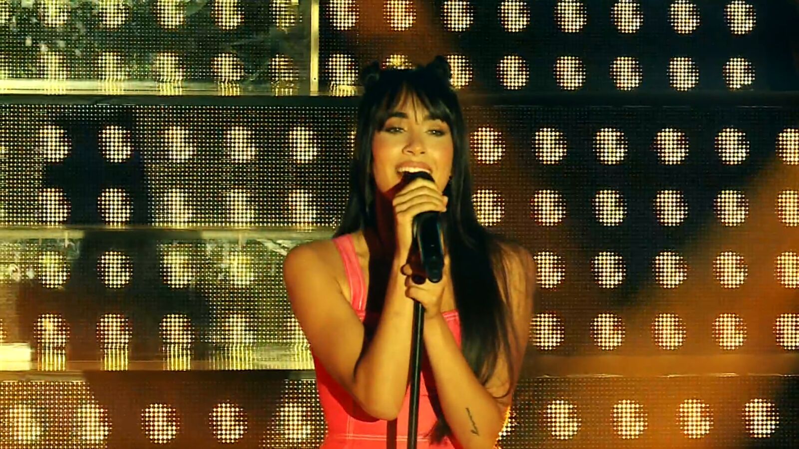 ¡Se desata la locura! Muchas teorías alrededor del mensaje detrás del adelanto de la nueva canción de Aitana