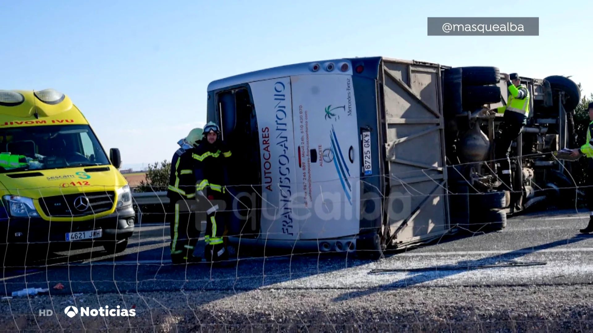 Vuelca un autob&uacute;s en el que viajaban 25 menores y dos adultos de un club de baloncesto en Albacete