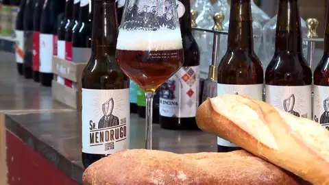 El pan duro se convierte en cerveza gracias a la iniciativa de unos emprendedores castellanos 