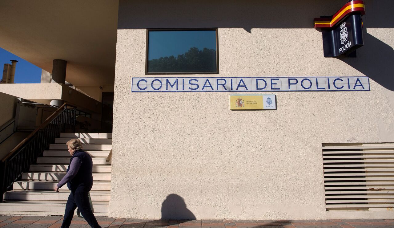 Exterior de comisaría de la Policía Nacional