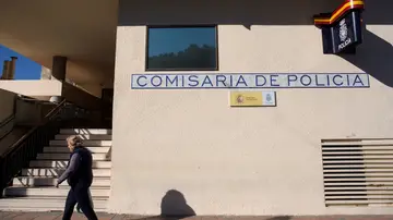 Exterior de comisaría de la Policía Nacional
