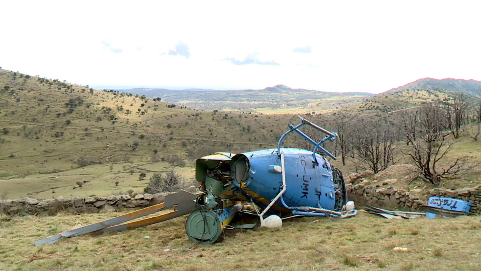 El helicóptero de la DGT destrozado El helicóptero de la DGT destrozado