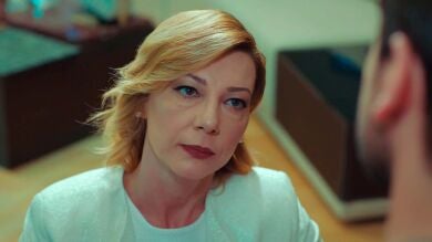 Zerrin, muy enfadada, le pide a su hermano que despida a Zeynep... ¿Lo hará?